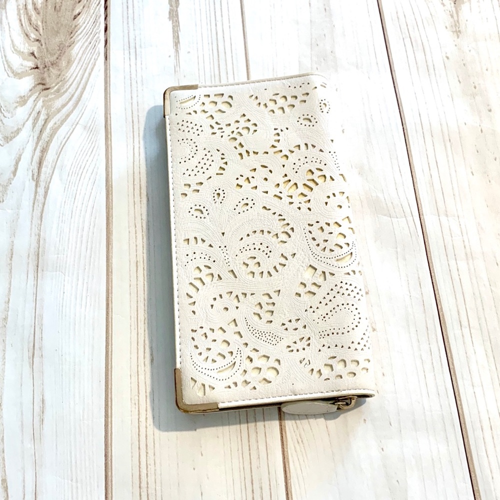 ALDO - Ivory Eyelets Wallet !! - Picture 2 of 3